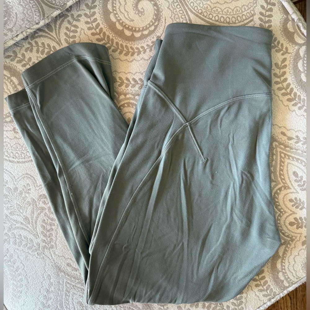 Lululemon Align crops (21”) - Picture 2 of 3